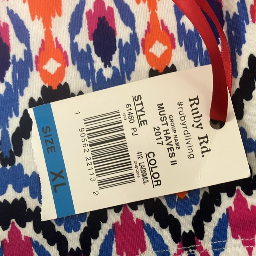 Colorful print top - Picture 3 of 3